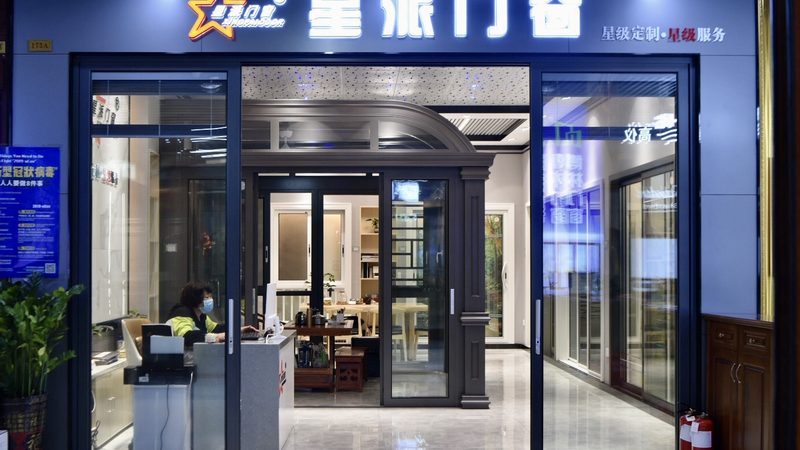 高层楼顶漏水问题一直是业主们头疼的问题。漏水原因多种多样，主要包括以下几种：